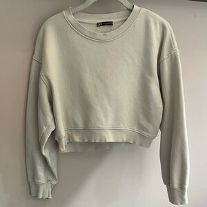 Cropped Zara Sweatshirt